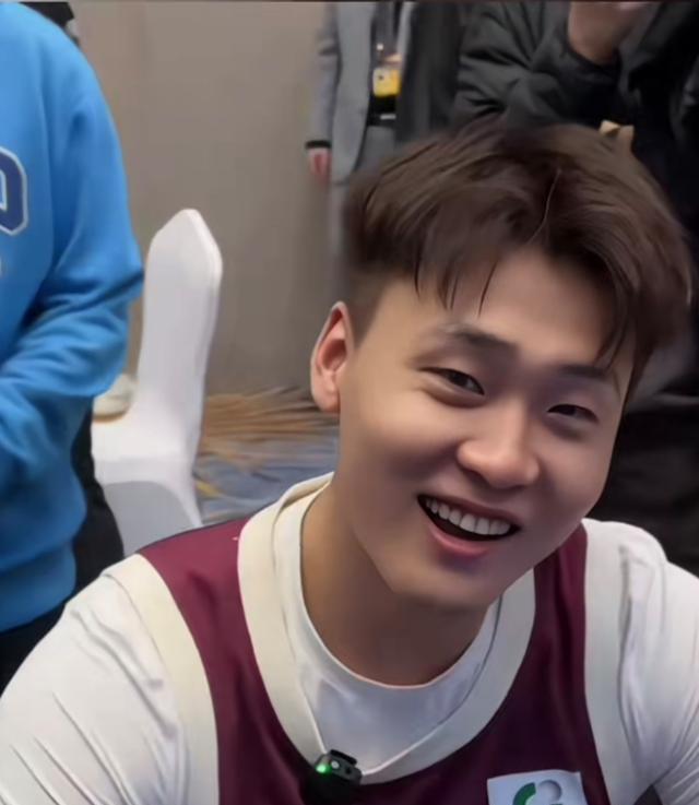 赵睿成最大, 遇上内线巨, 胡明轩和徐 赵睿成最大, 遇上内线巨, 胡明轩和徐