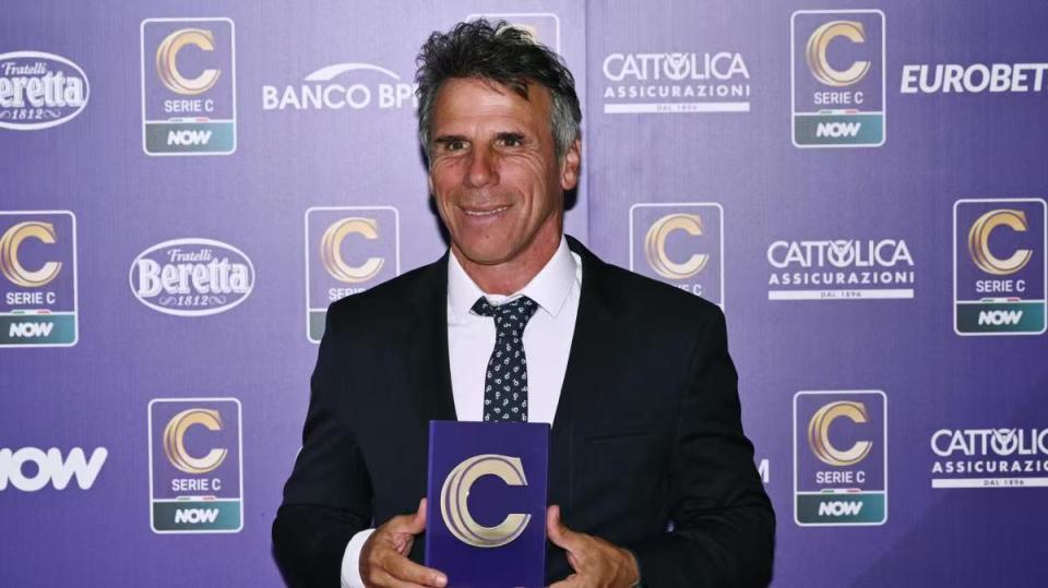 明的球员, 球队和皮奥, 关于古德蒙 明的球员, 球队和皮奥, 关于古德蒙